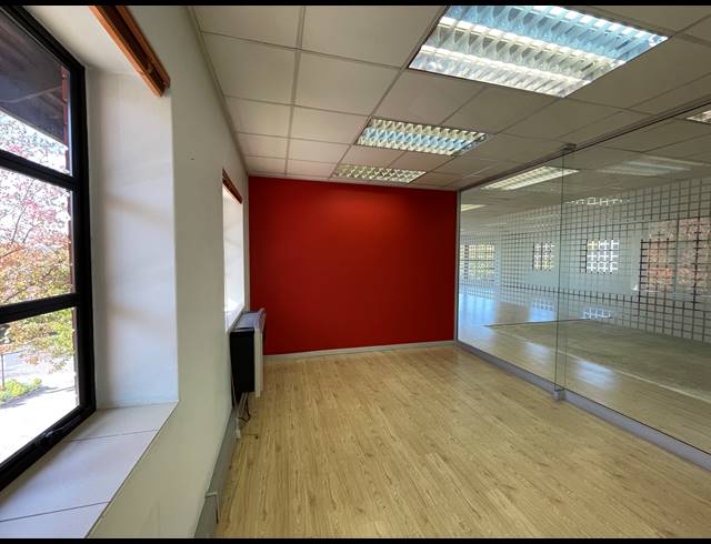 224.60M² OFFICE TO LET IN LYME PARK